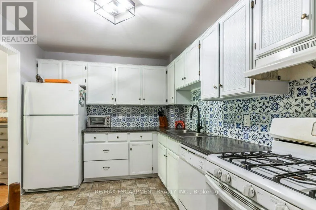 14 - 109 WILSON STREET W