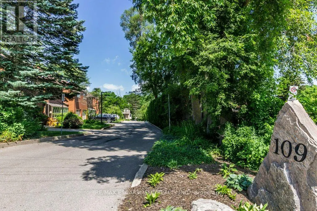 14 - 109 WILSON STREET W