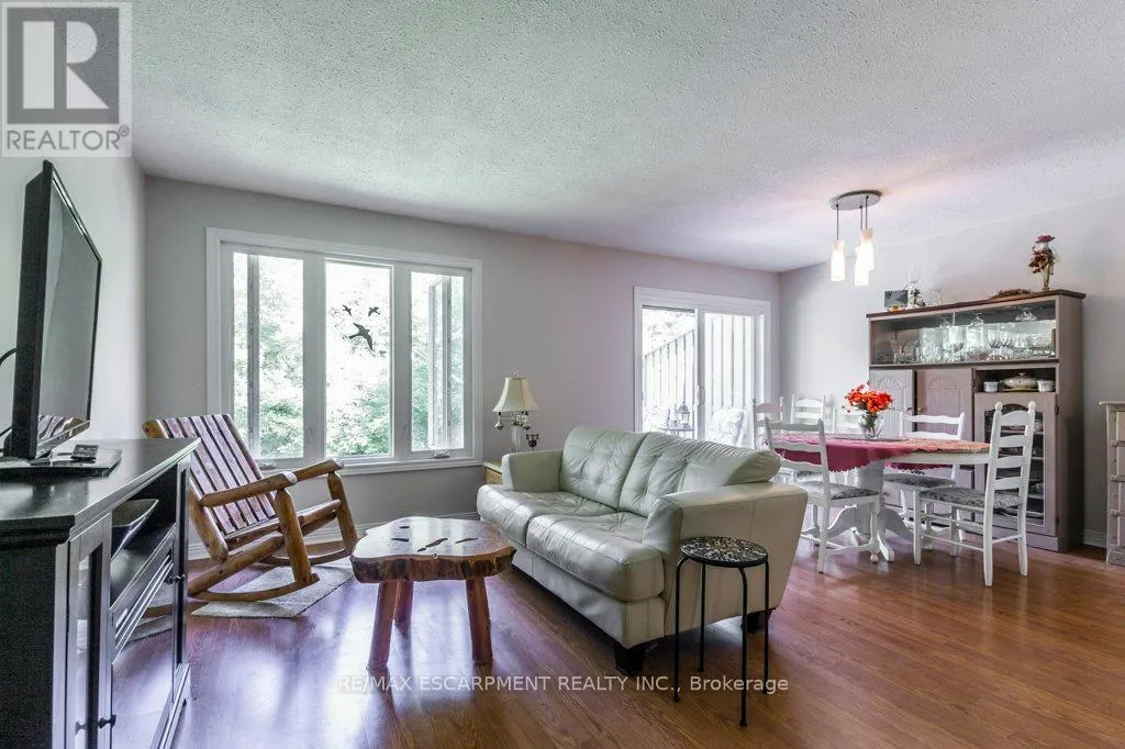 14 - 109 WILSON STREET W