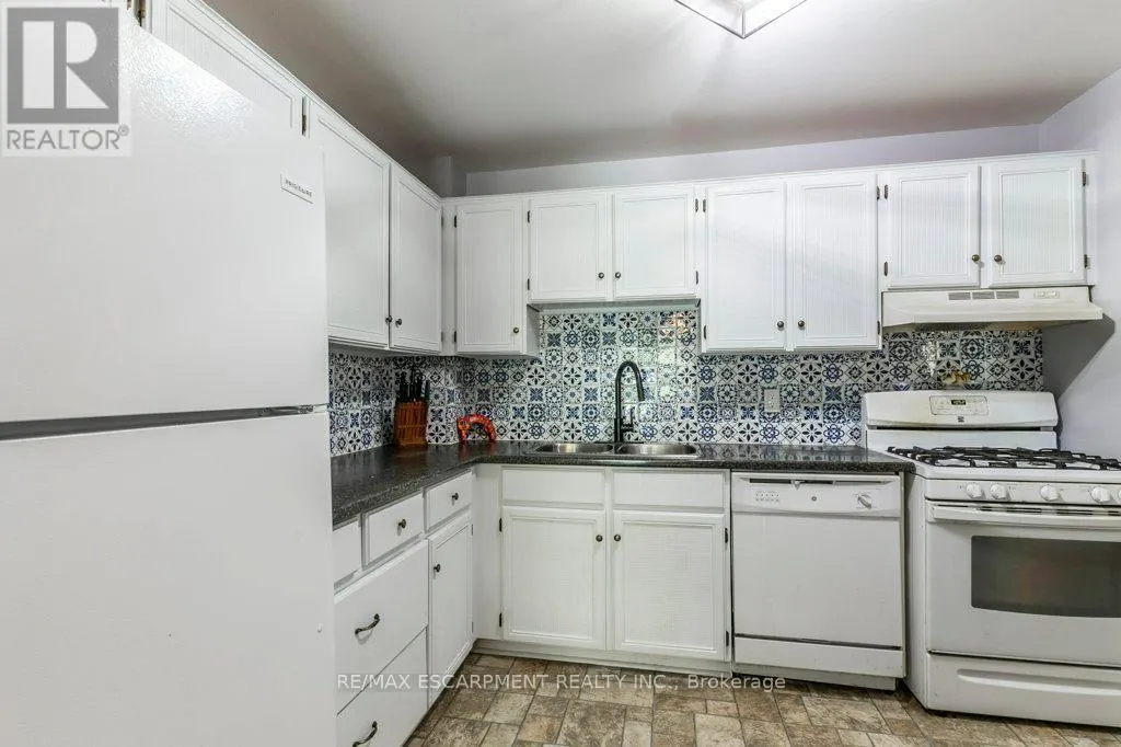 14 - 109 WILSON STREET W