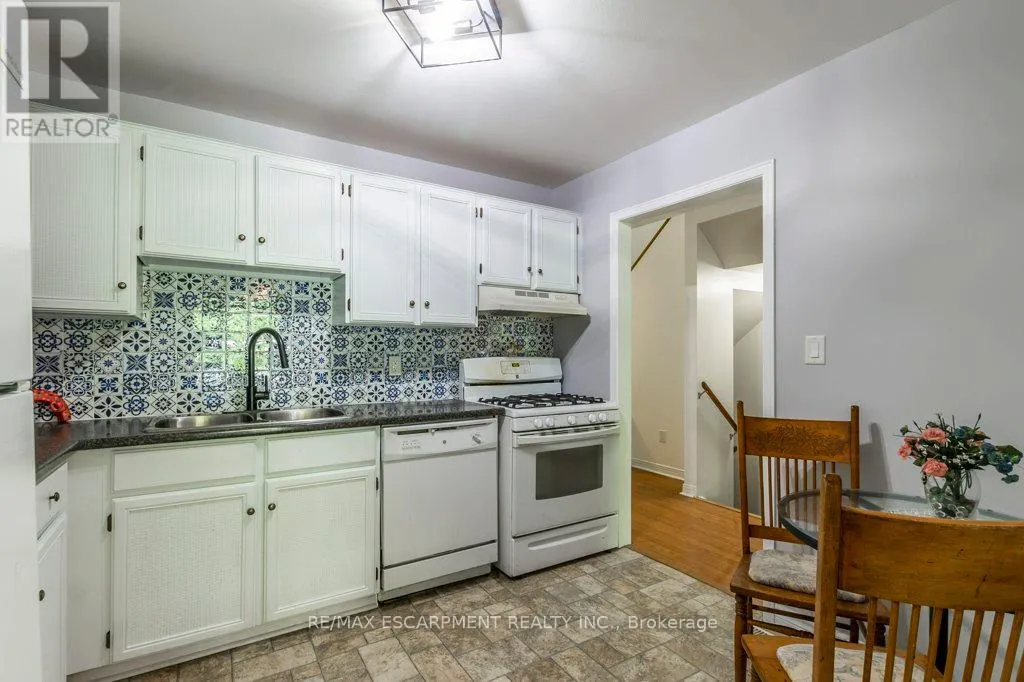 14 - 109 WILSON STREET W