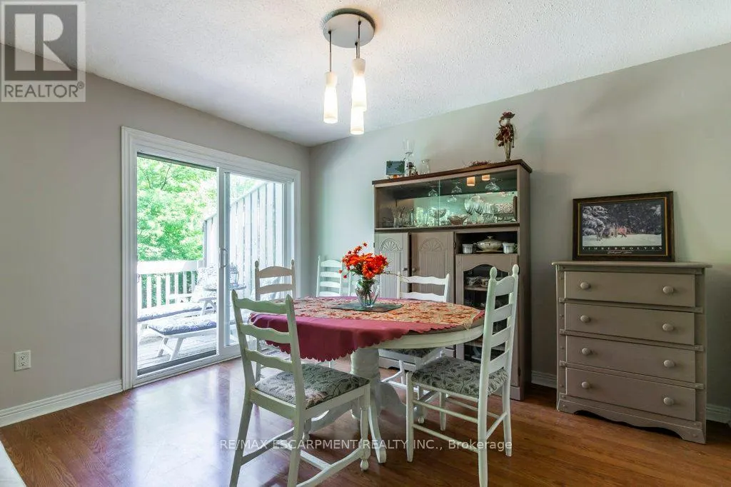 14 - 109 WILSON STREET W