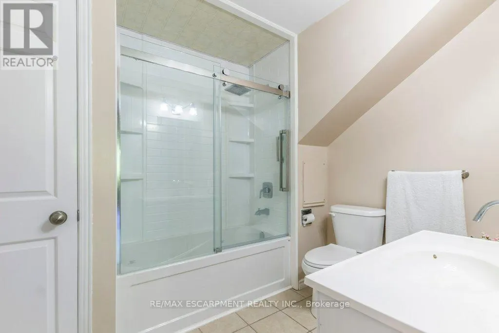 14 - 109 WILSON STREET W