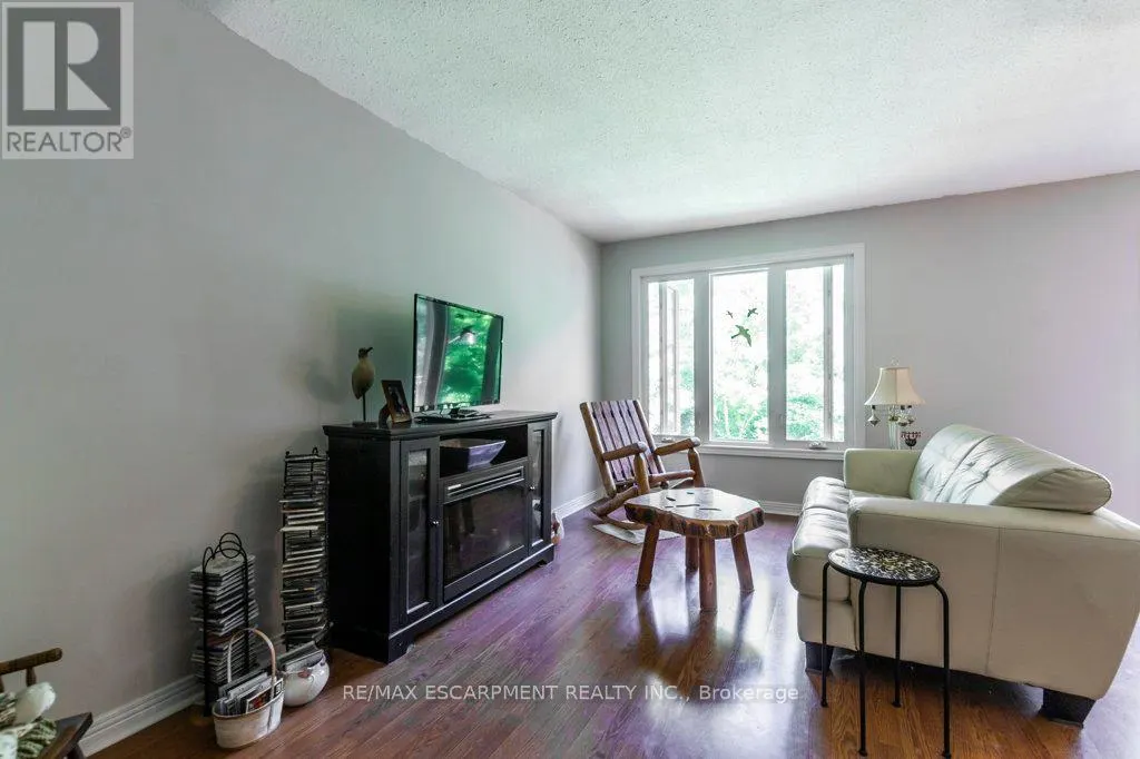 14 - 109 WILSON STREET W