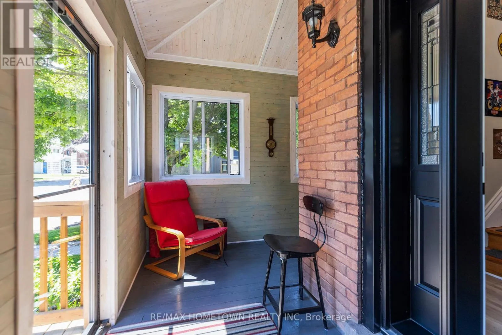 198 JAMES STREET W