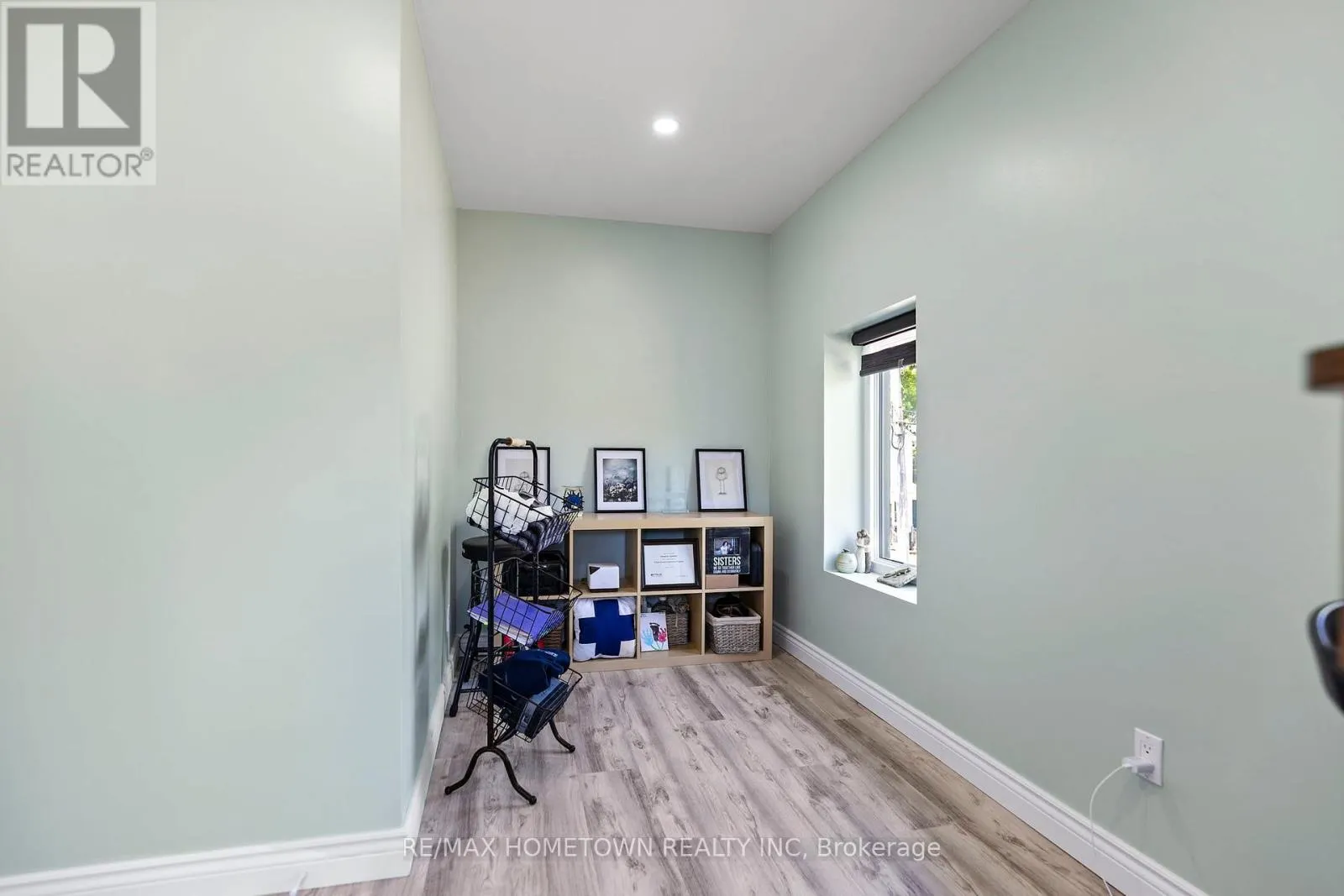 198 JAMES STREET W