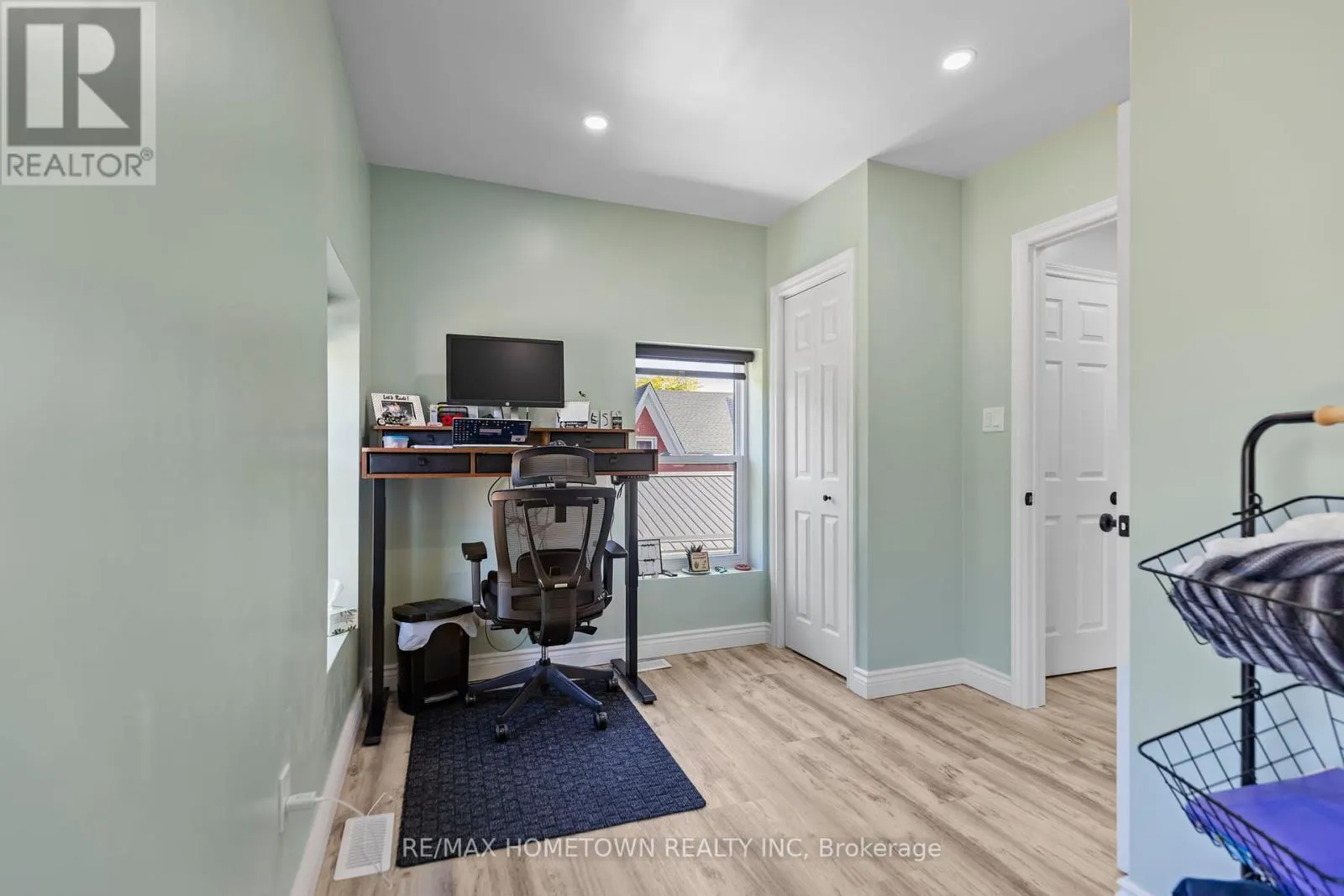 198 JAMES STREET W