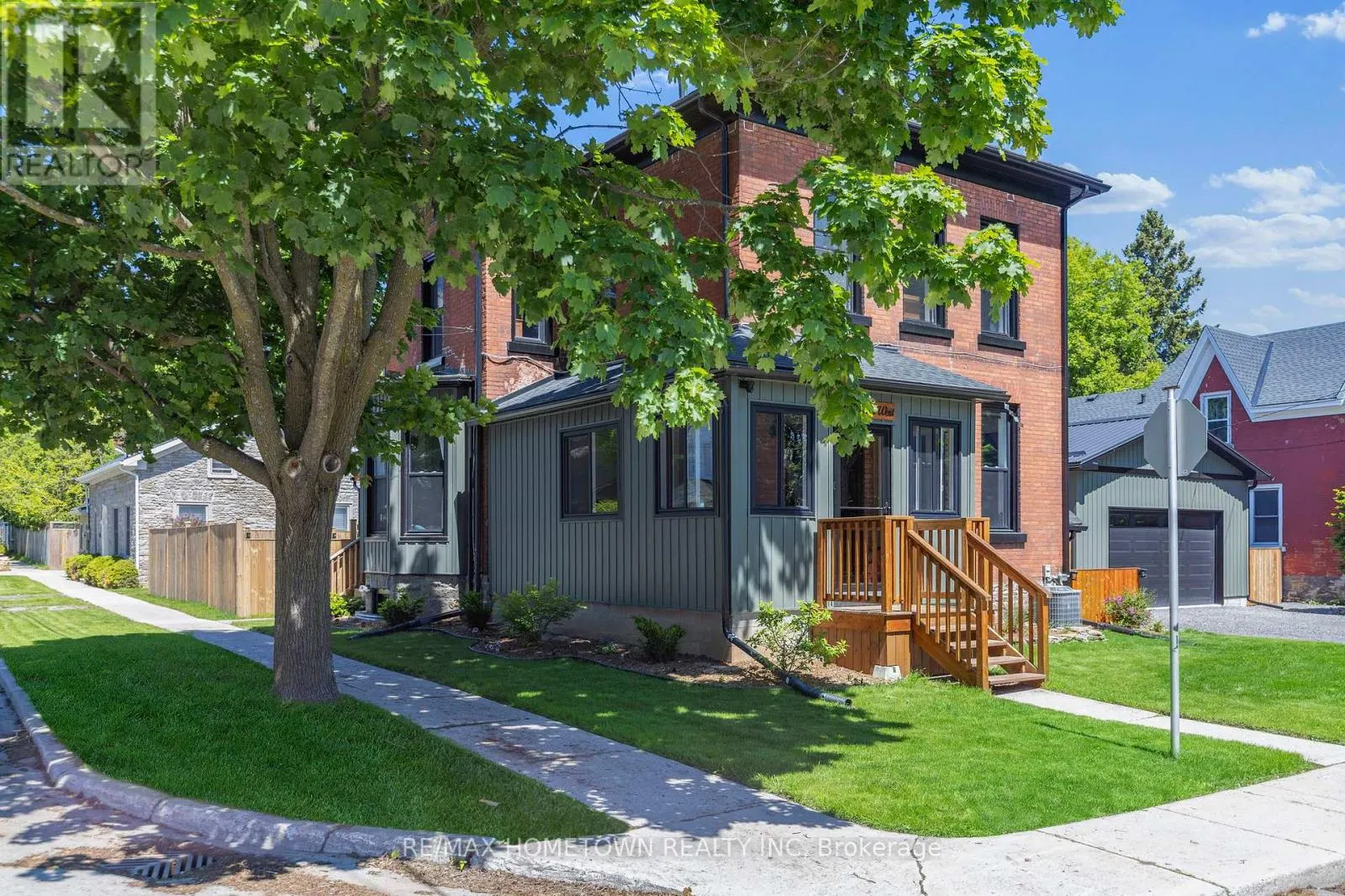 198 JAMES STREET W