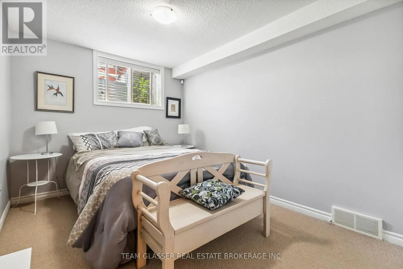 5 - 5 FOXHOLLOW DRIVE, #5