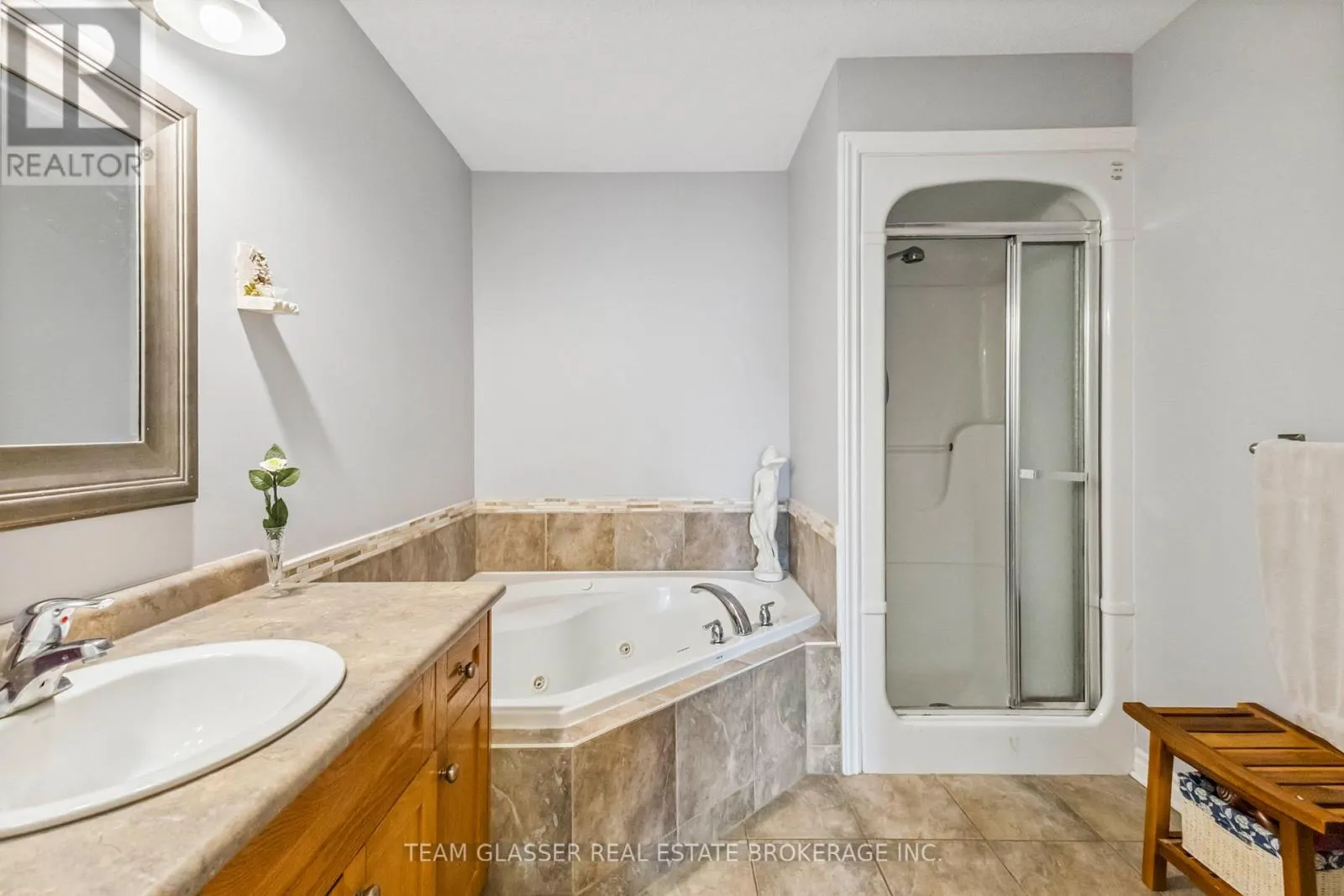 5 - 5 FOXHOLLOW DRIVE, #5