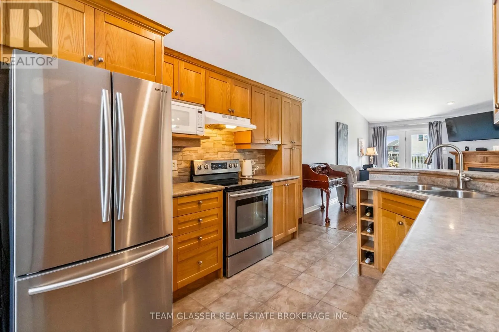 5 - 5 FOXHOLLOW DRIVE, #5