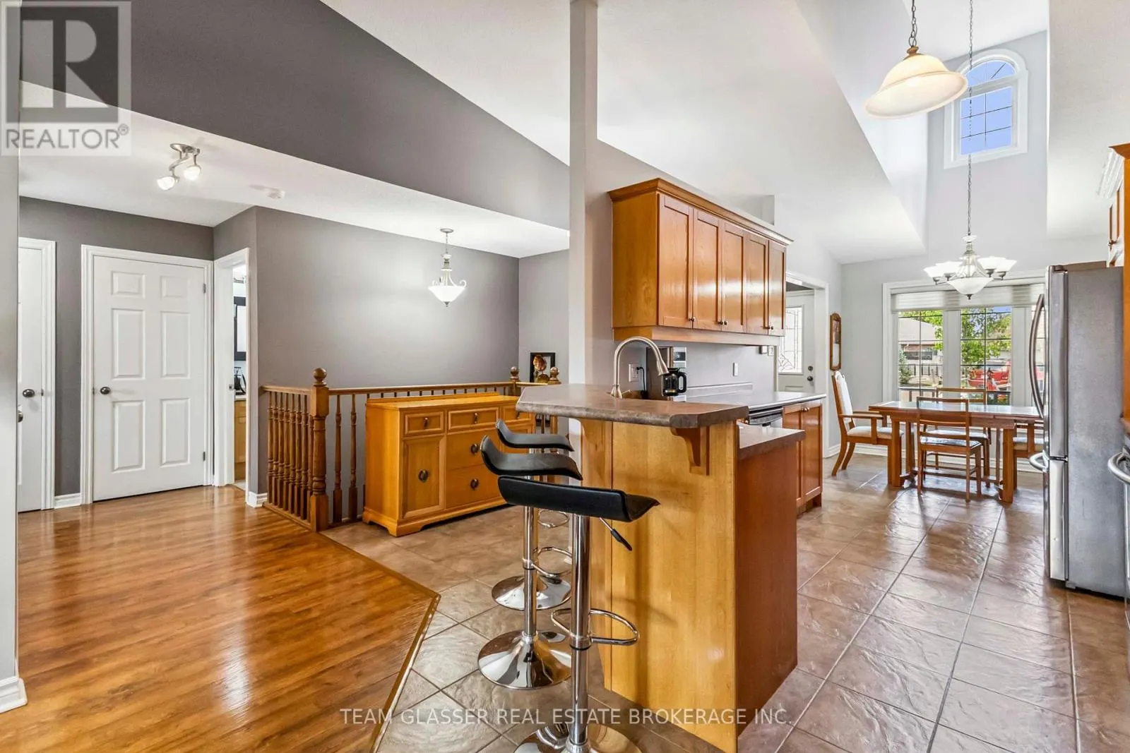 5 - 5 FOXHOLLOW DRIVE, #5