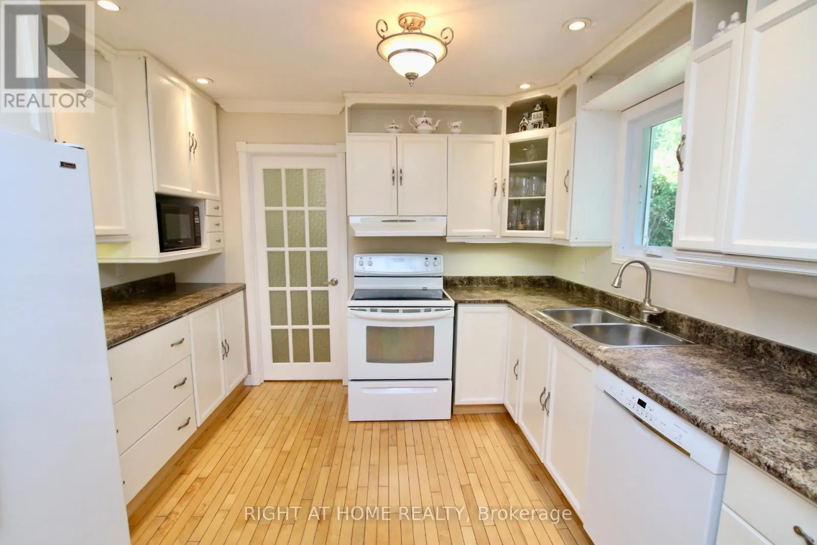 159 DUNLOP CRESCENT