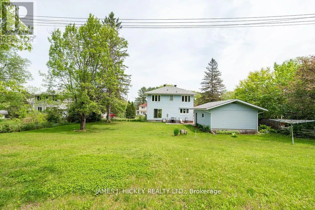 8 TWEEDSMUIR PLACE