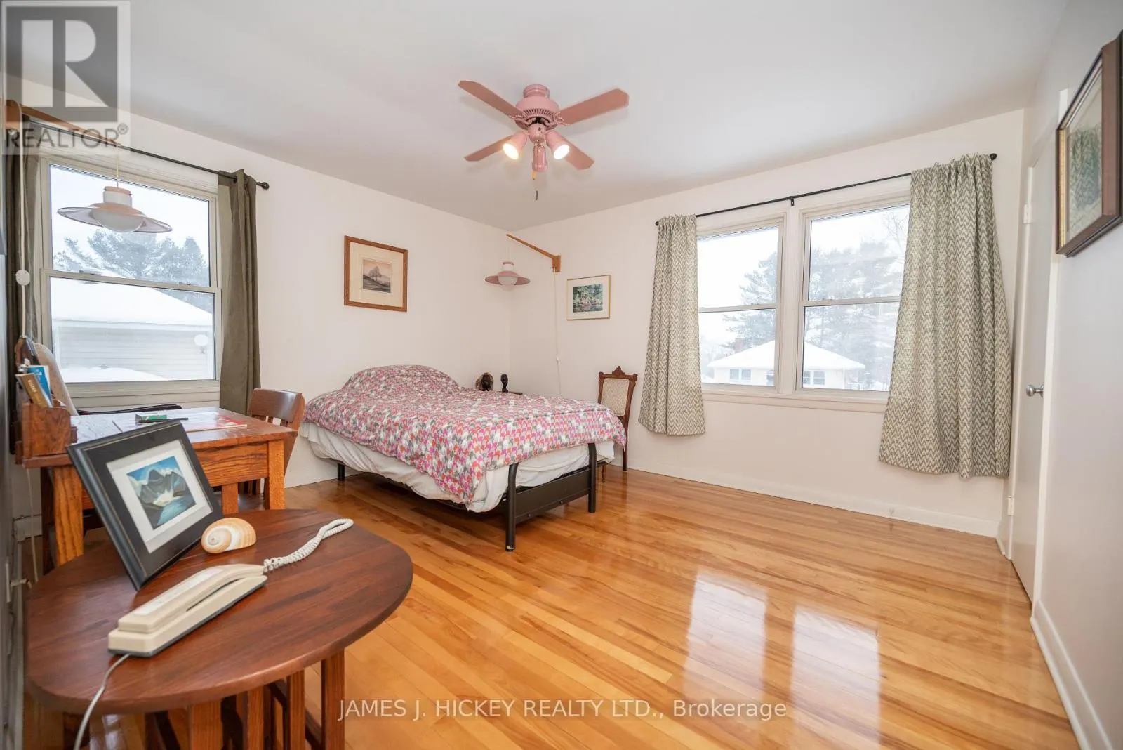 8 TWEEDSMUIR PLACE