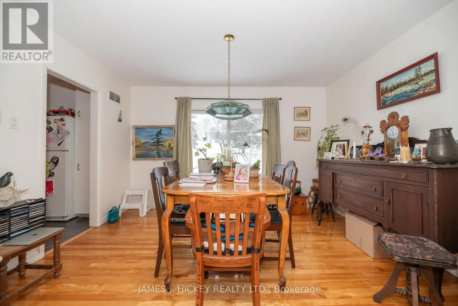 8 TWEEDSMUIR PLACE