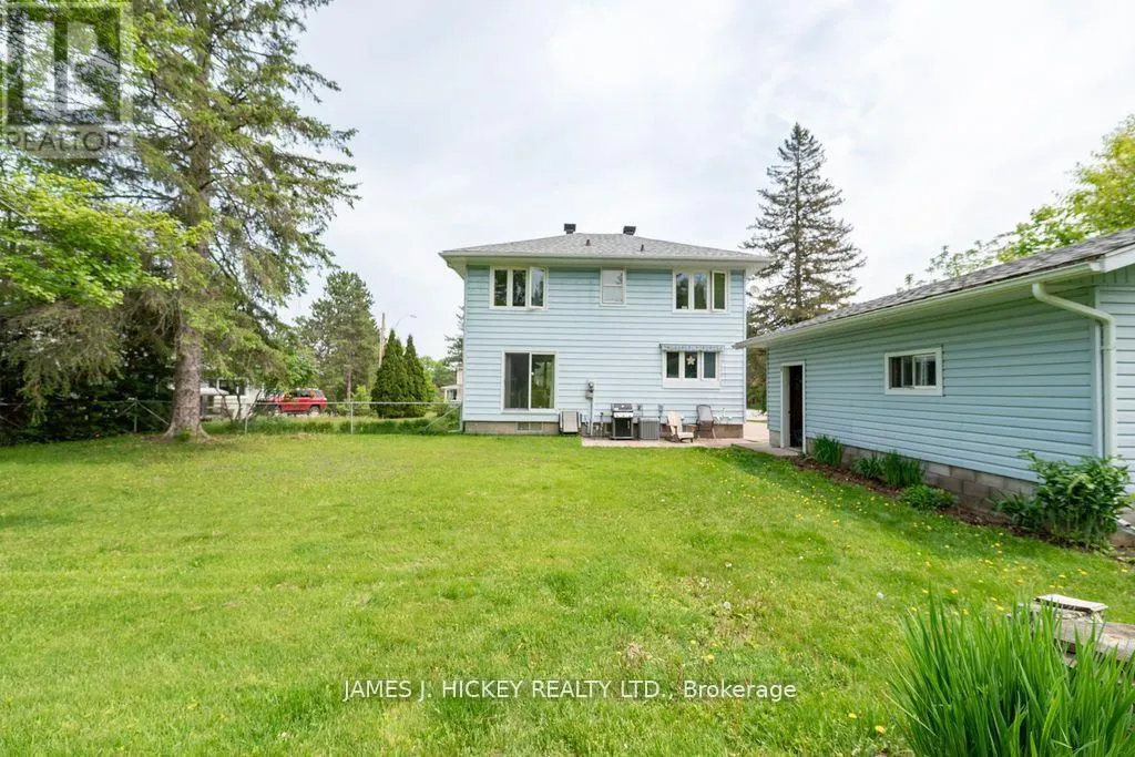 8 TWEEDSMUIR PLACE