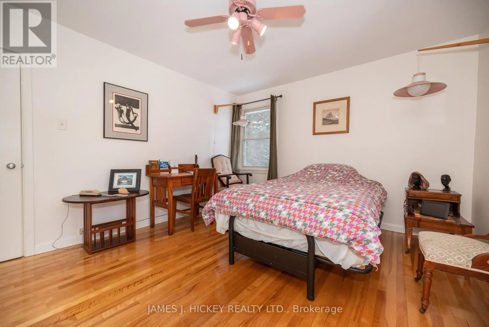 8 TWEEDSMUIR PLACE