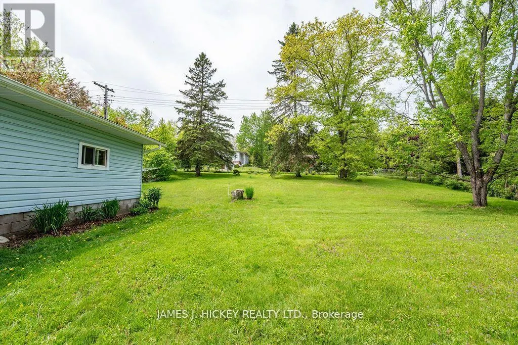 8 TWEEDSMUIR PLACE
