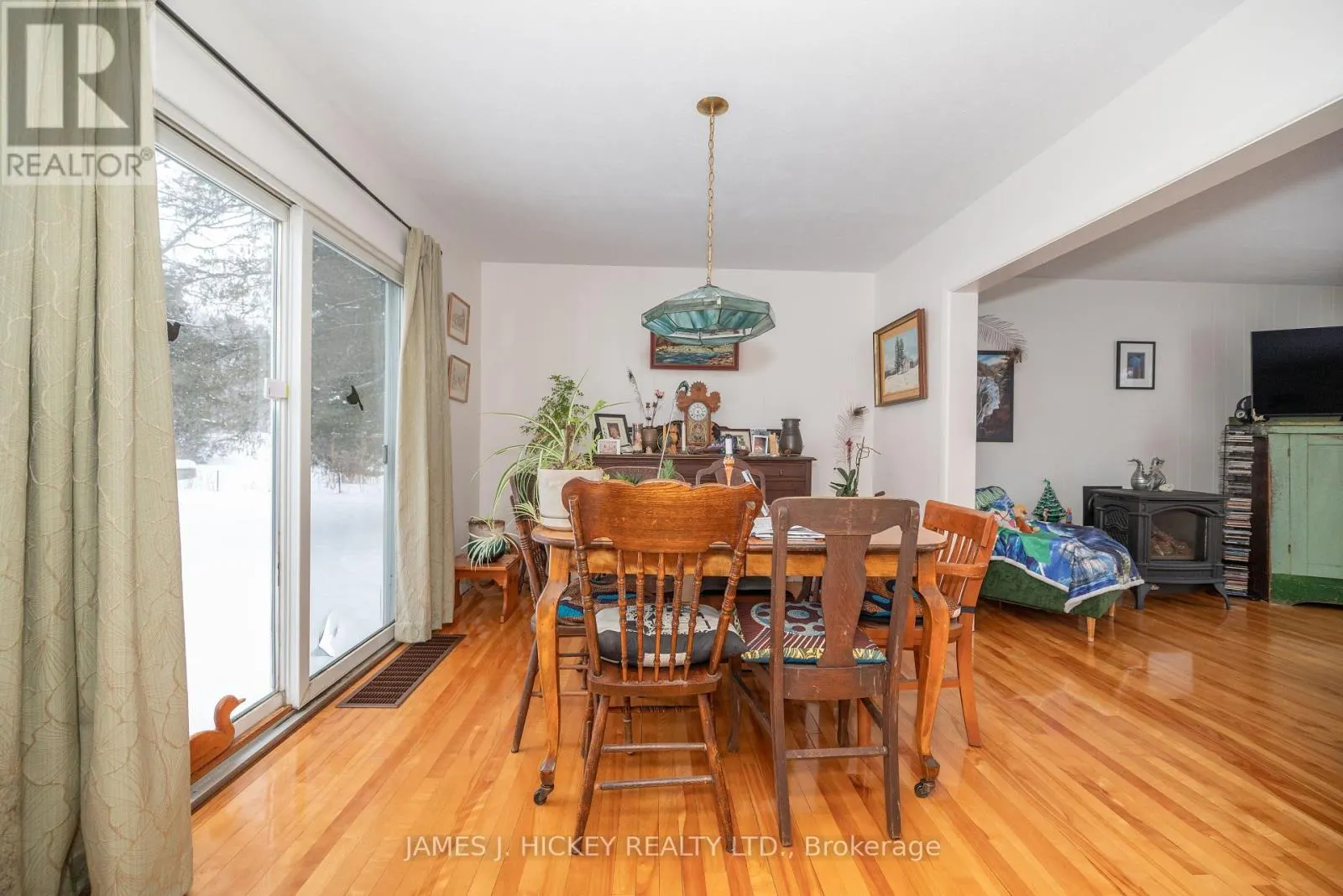 8 TWEEDSMUIR PLACE
