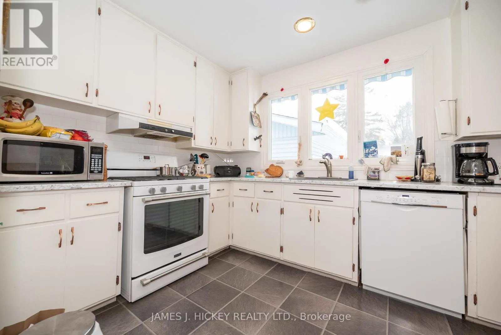 8 TWEEDSMUIR PLACE