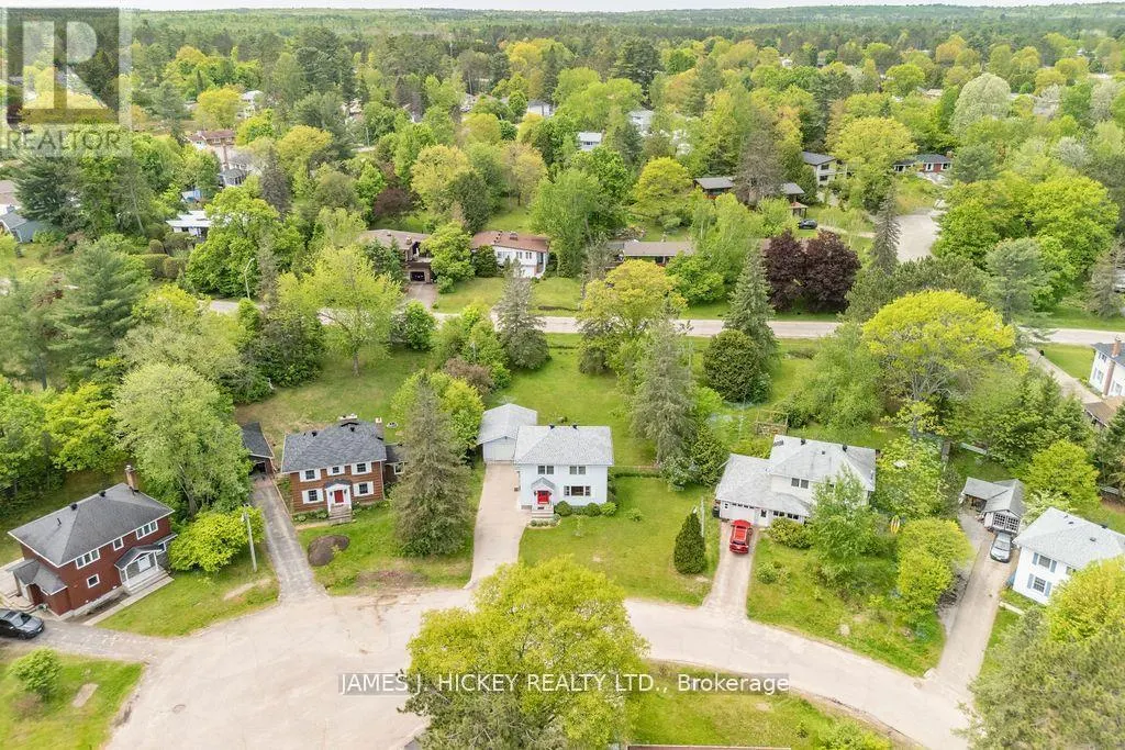 8 TWEEDSMUIR PLACE