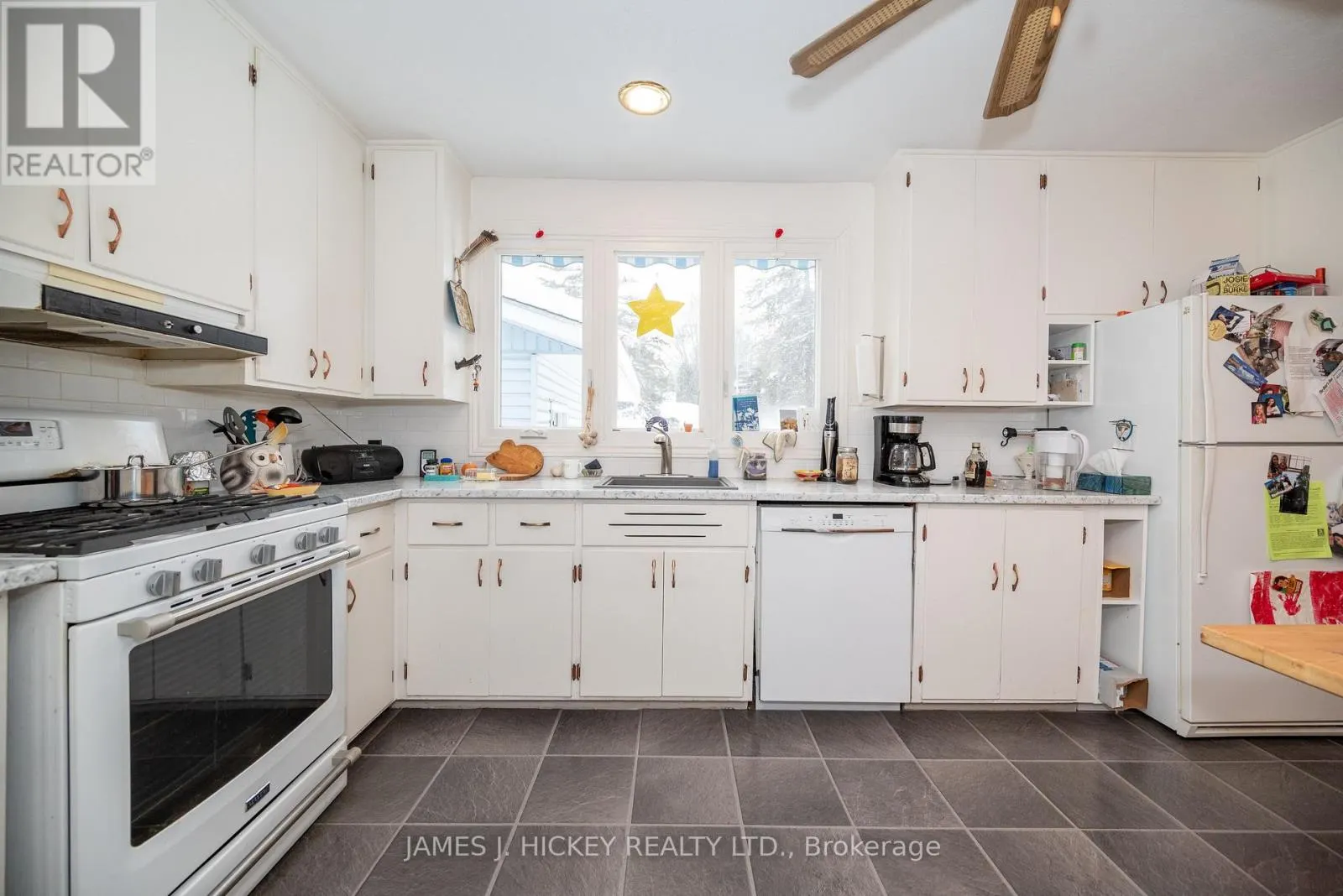 8 TWEEDSMUIR PLACE