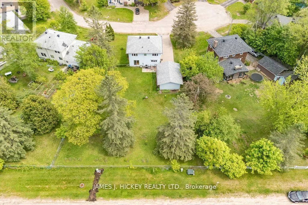 8 TWEEDSMUIR PLACE