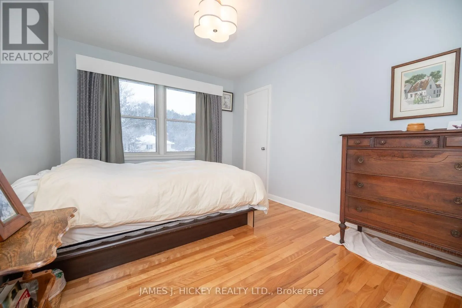 8 TWEEDSMUIR PLACE