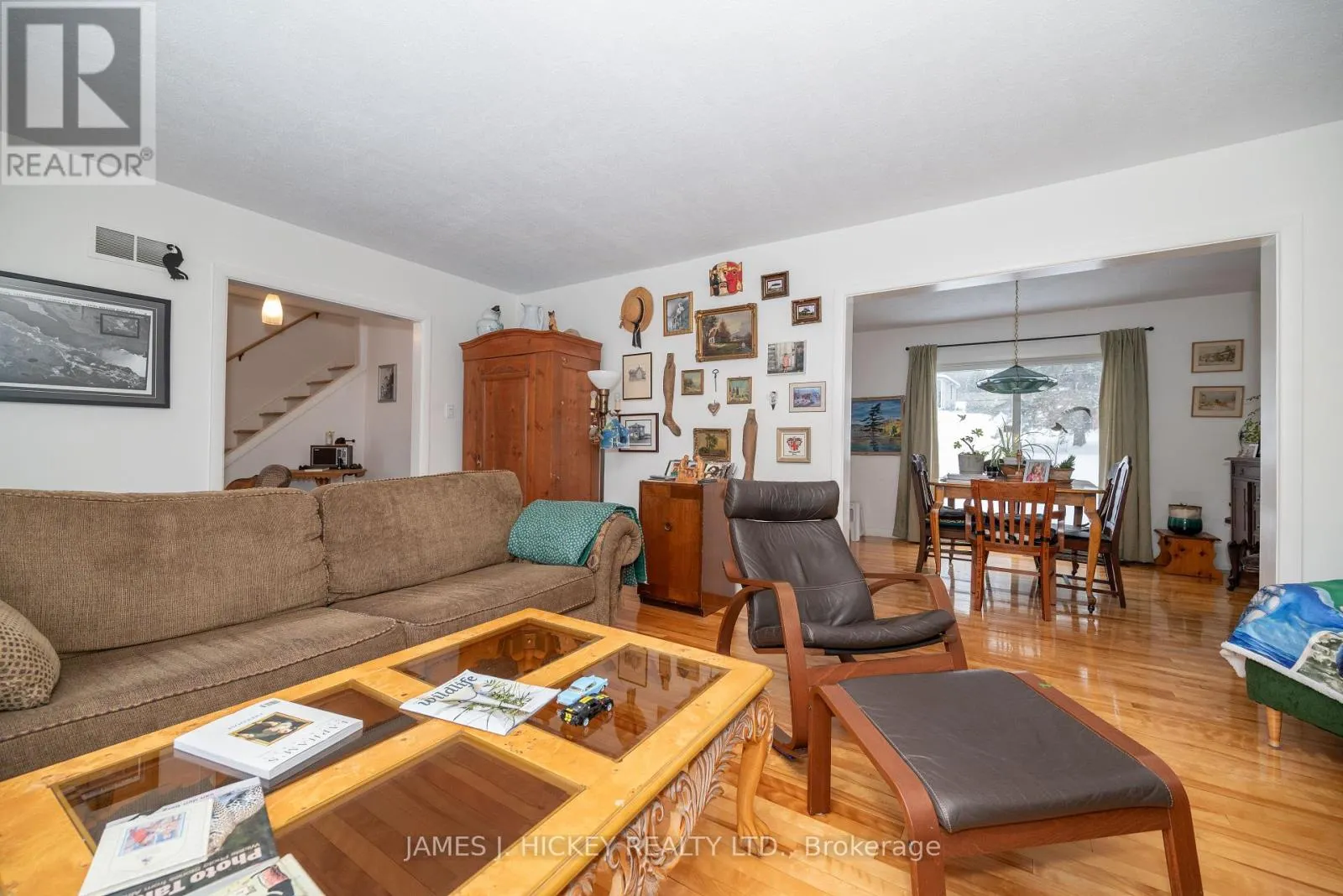 8 TWEEDSMUIR PLACE