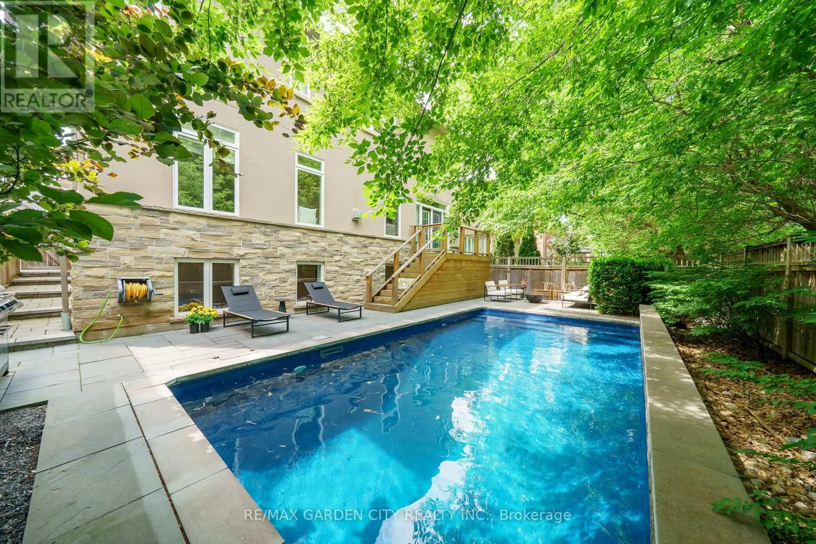 6 VANDERBURGH LANE