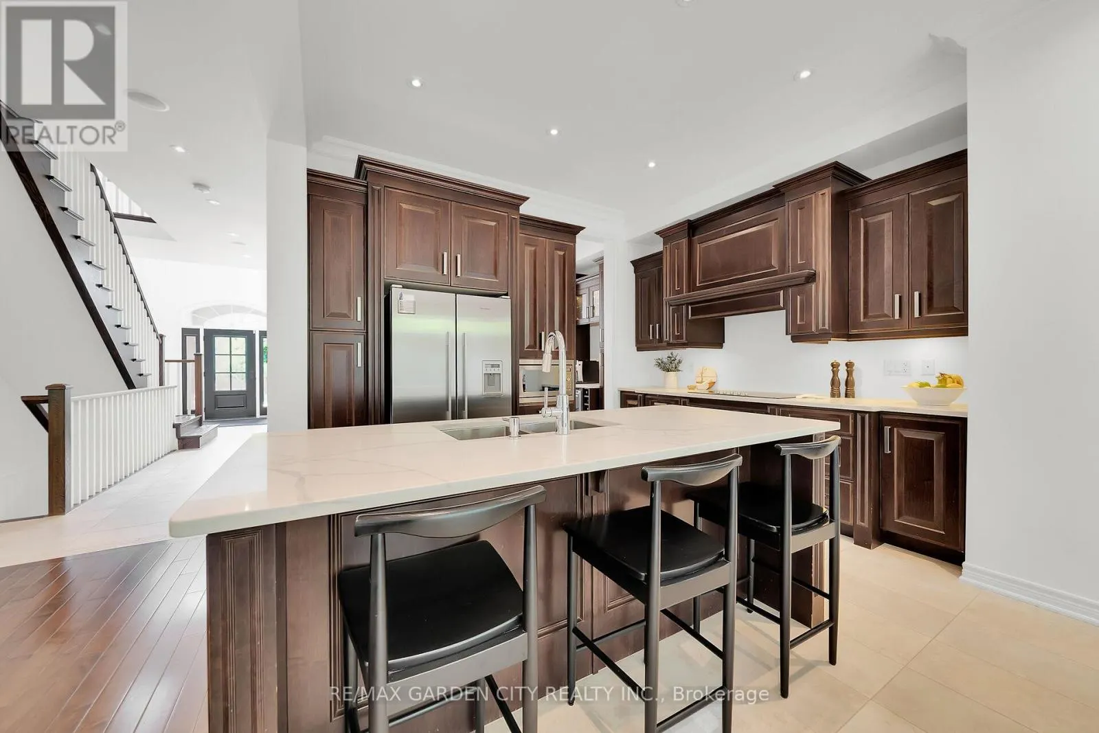 6 VANDERBURGH LANE