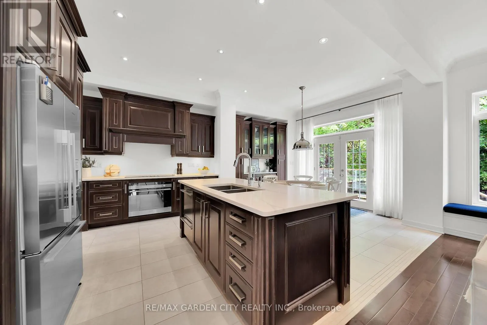 6 VANDERBURGH LANE