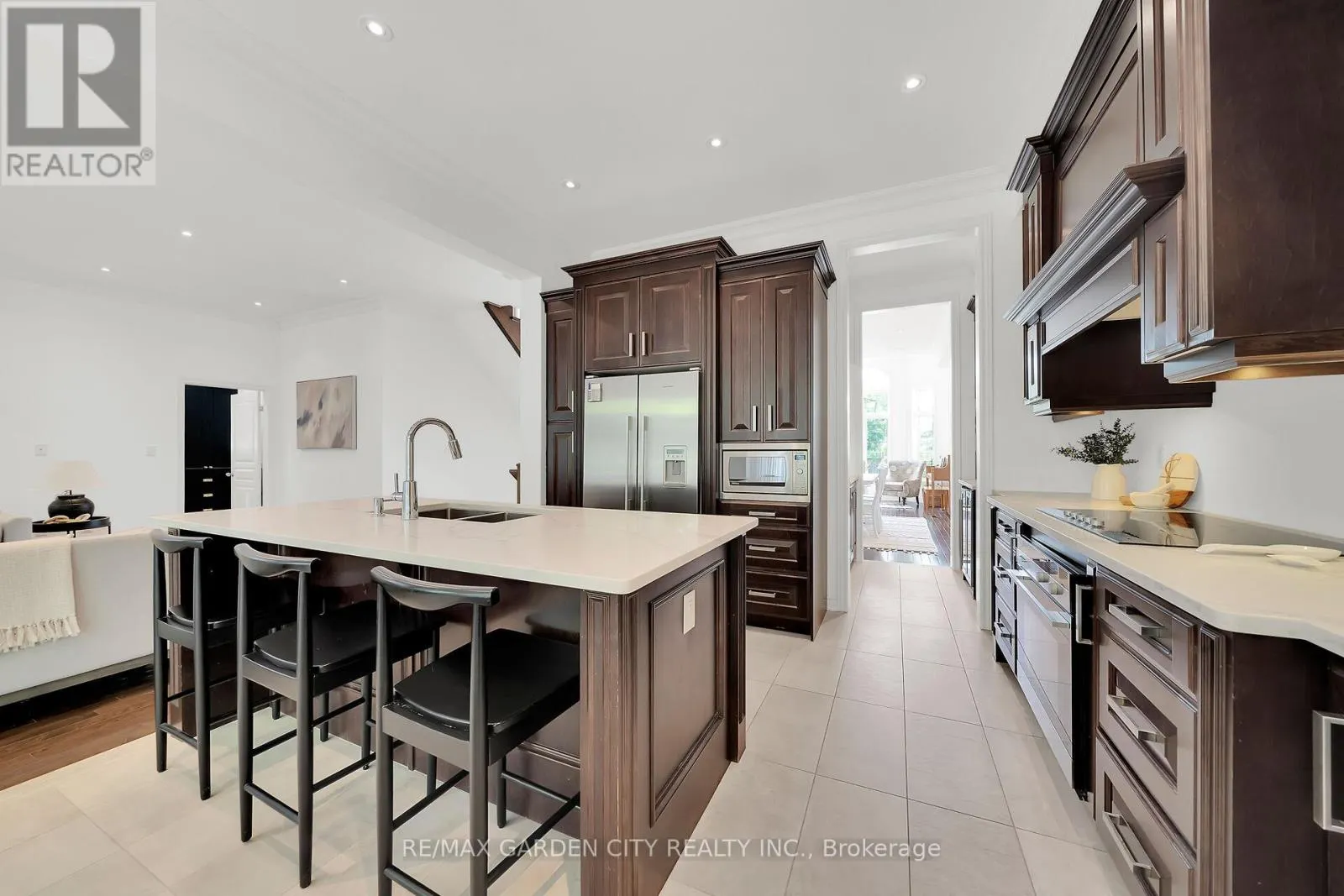 6 VANDERBURGH LANE