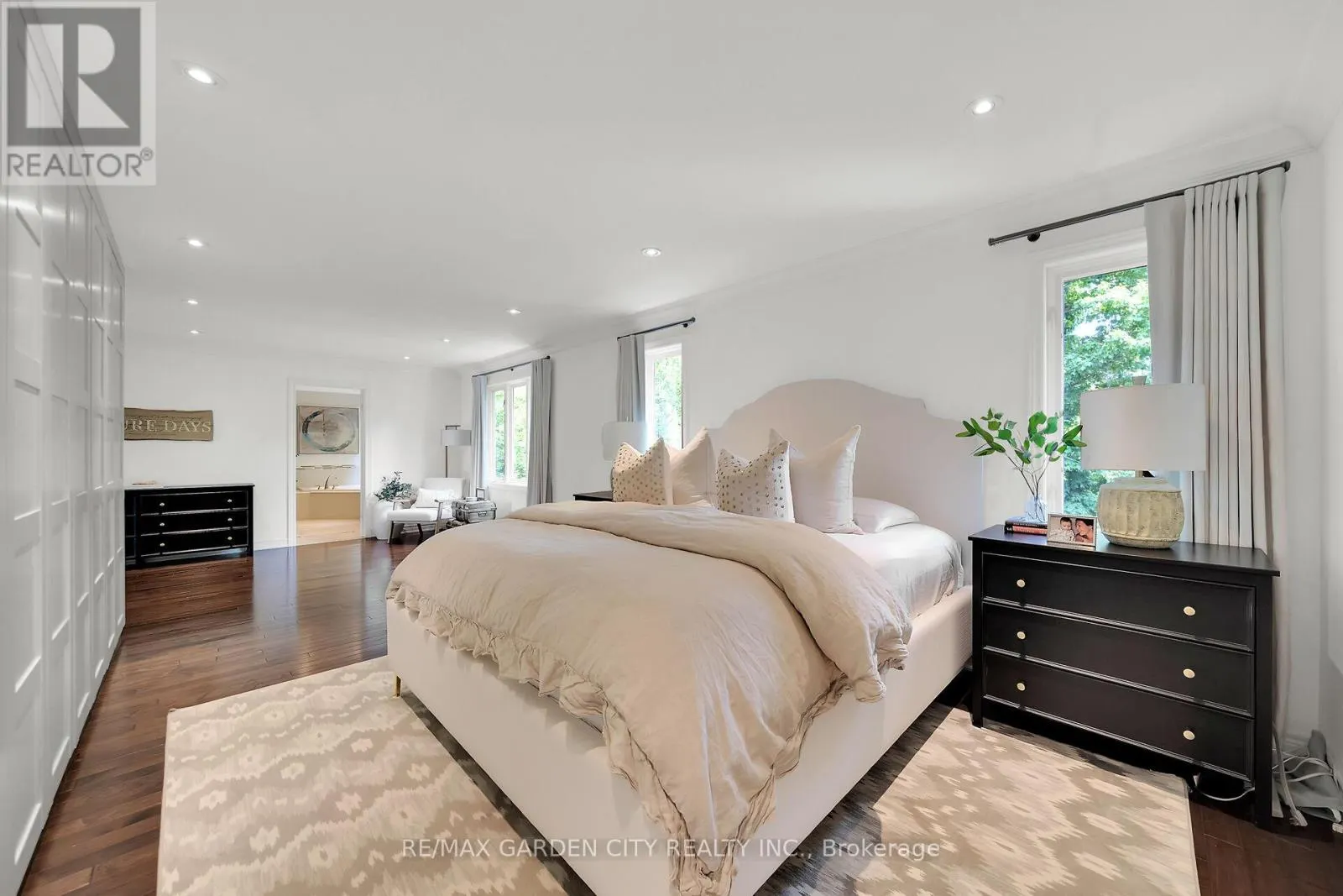 6 VANDERBURGH LANE