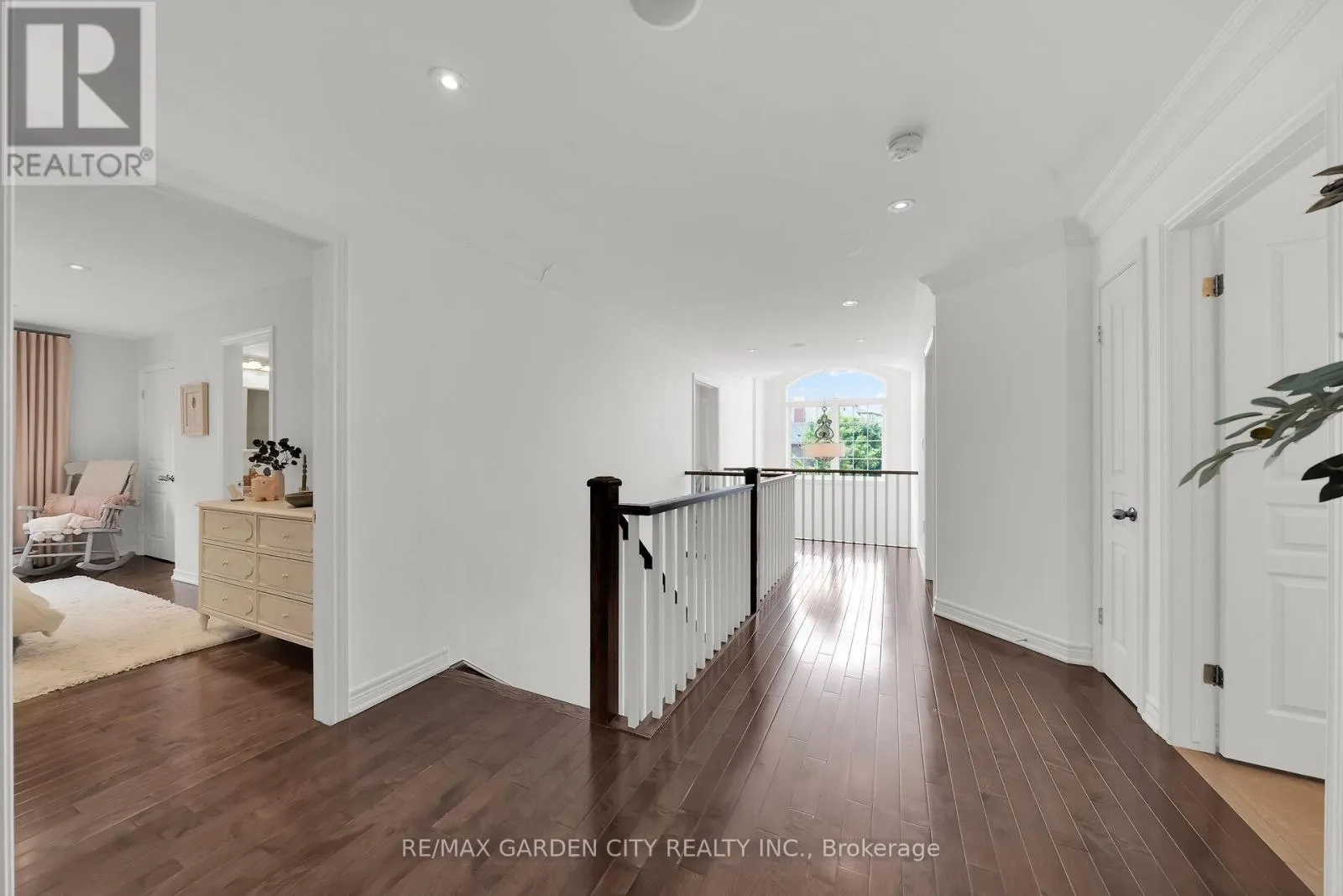 6 VANDERBURGH LANE
