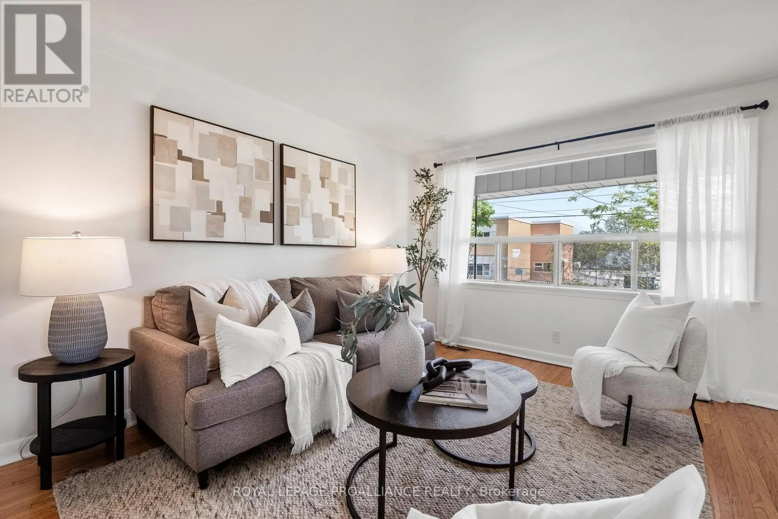 40 UNIVERSITY AVENUE W