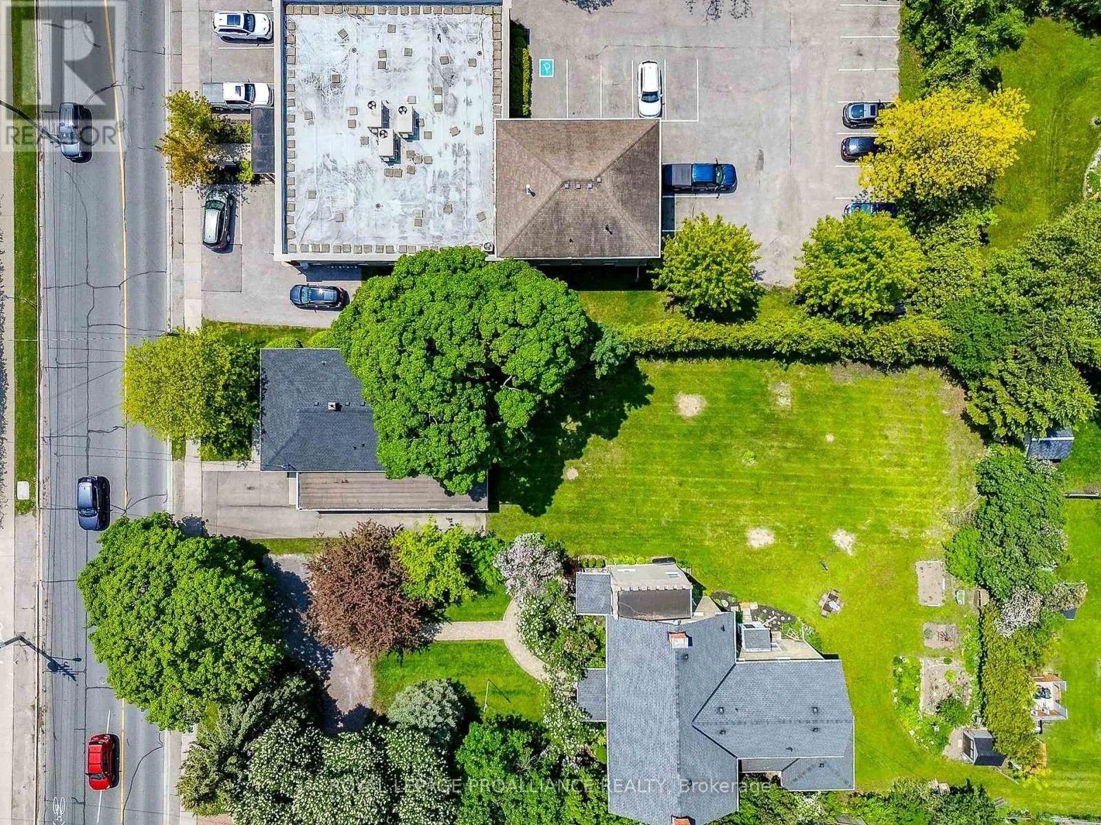 40 UNIVERSITY AVENUE W
