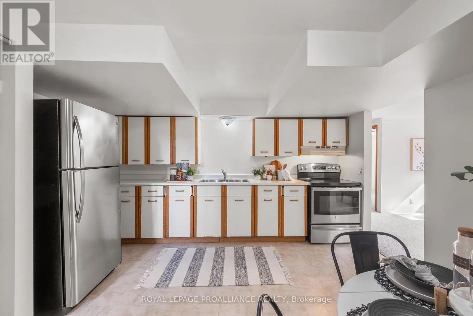 40 UNIVERSITY AVENUE W