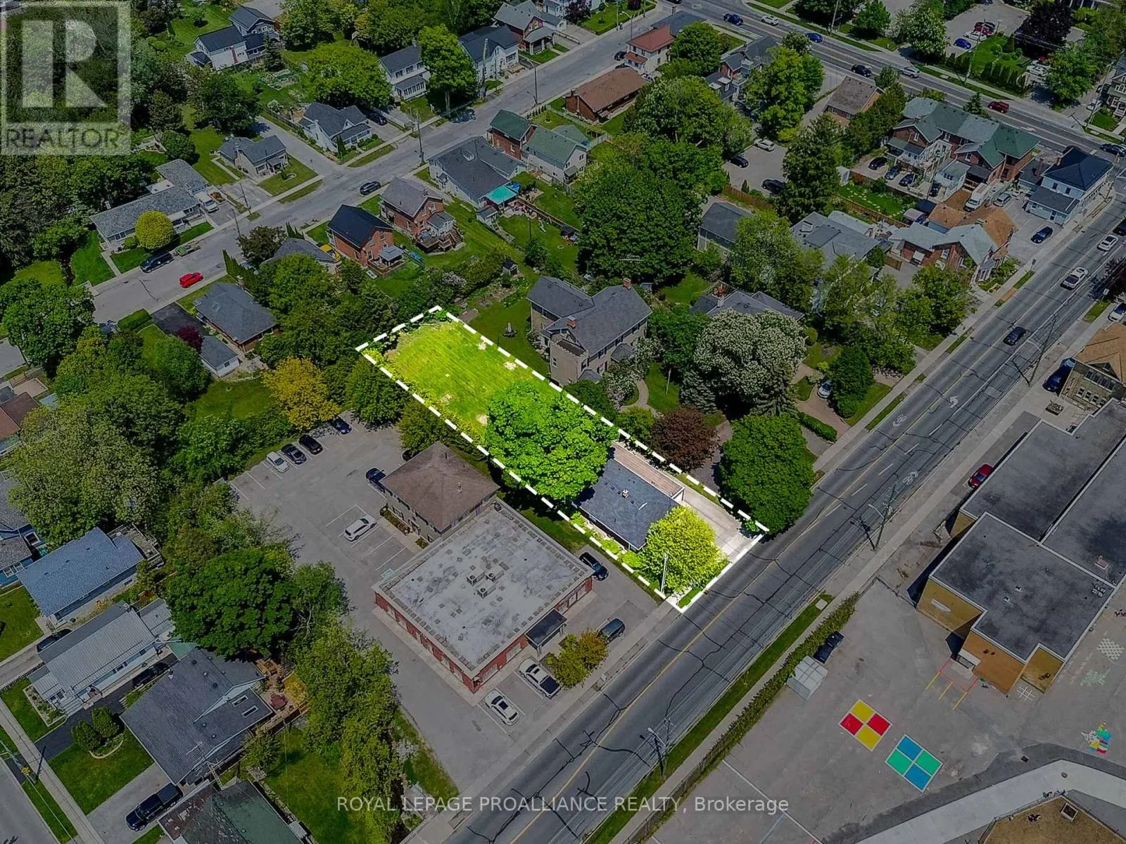 40 UNIVERSITY AVENUE W