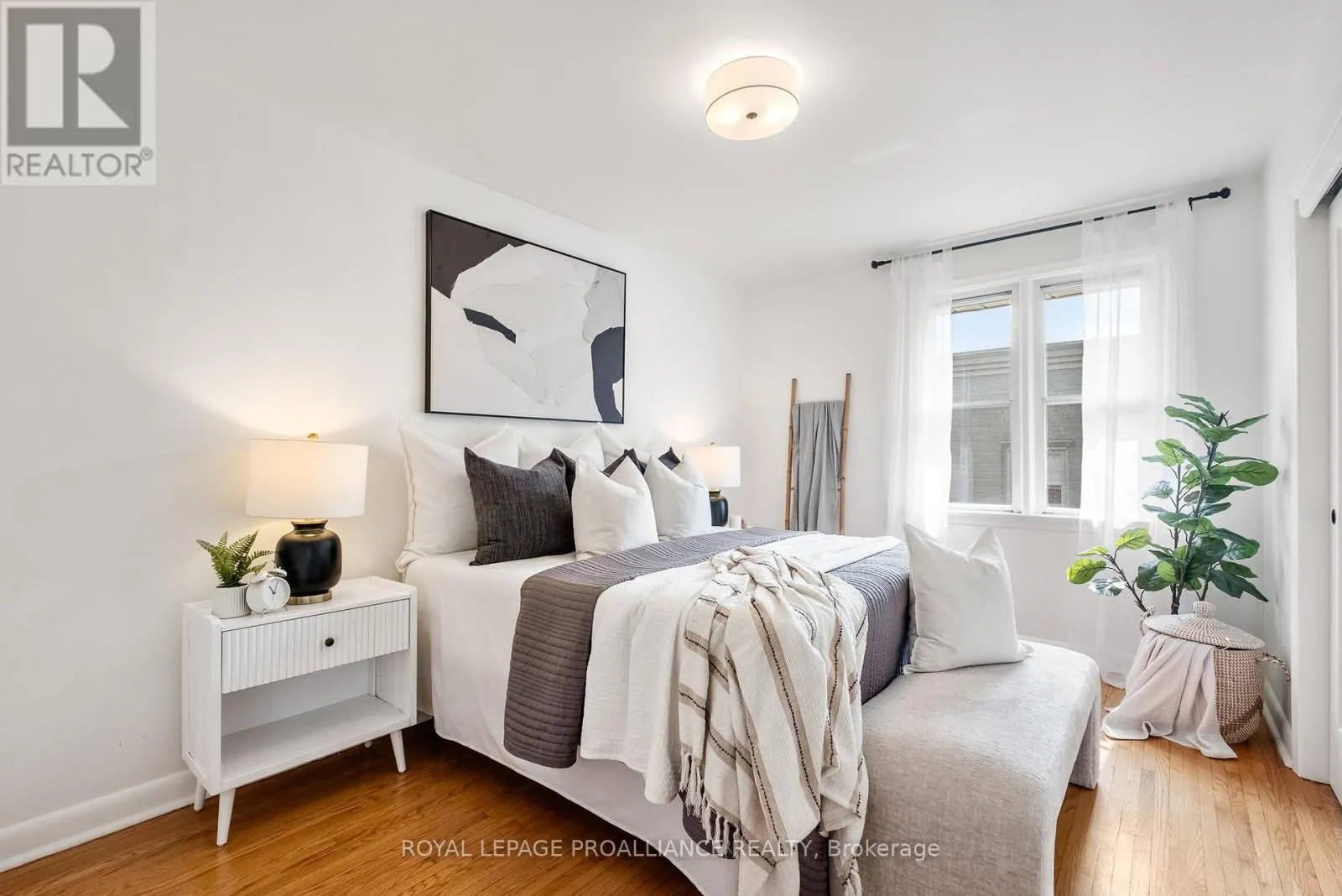 40 UNIVERSITY AVENUE W