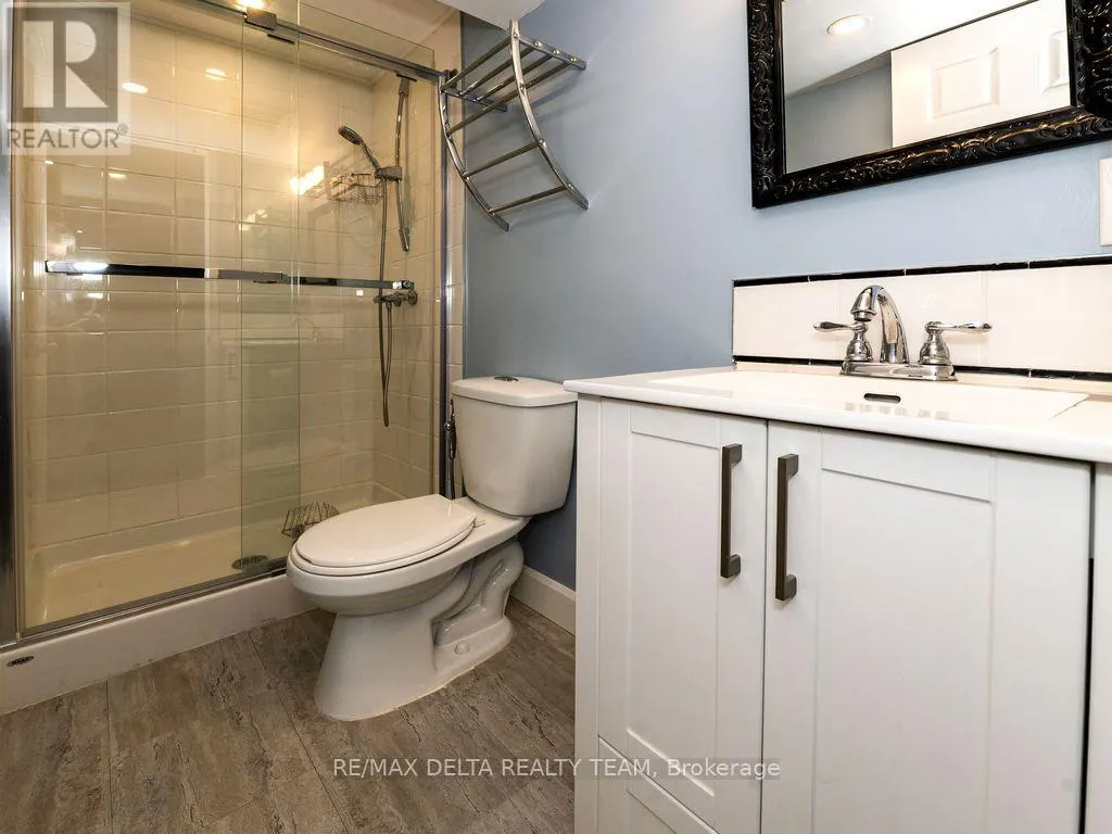 - - 3024 FAIRLEA CRESCENT