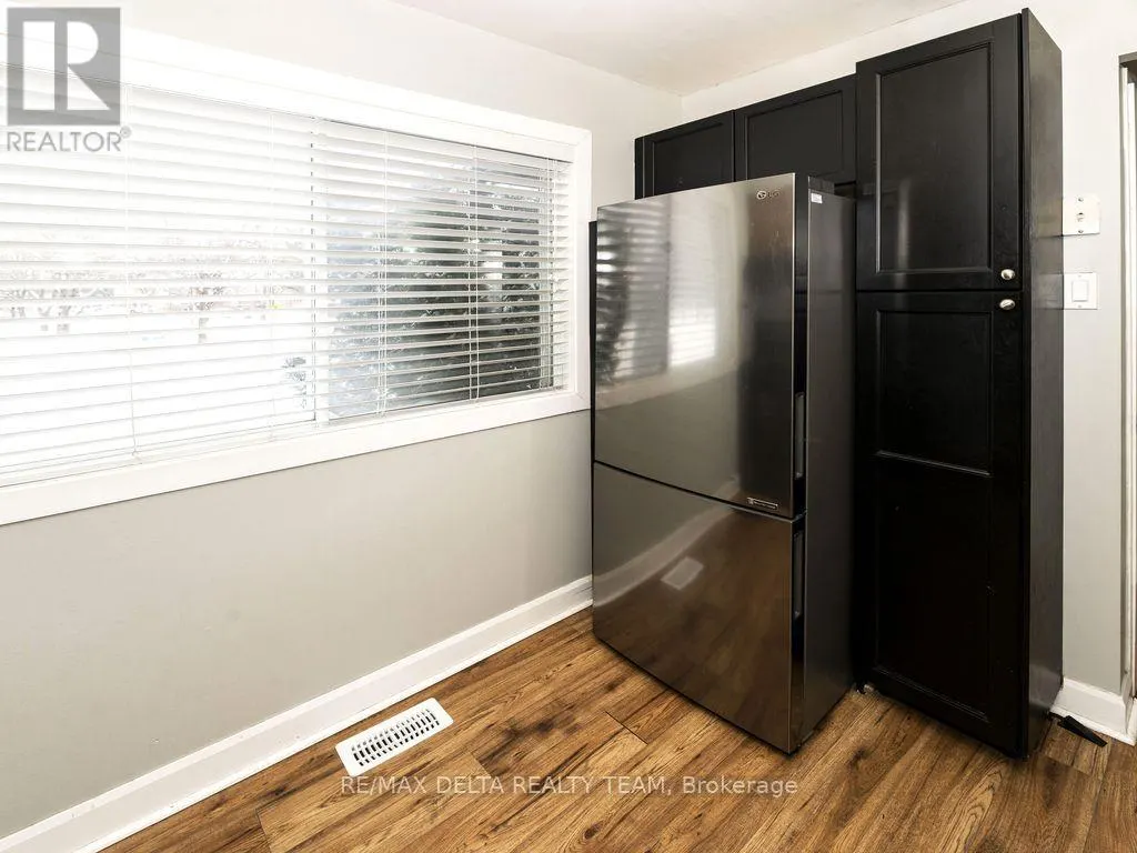 - - 3024 FAIRLEA CRESCENT