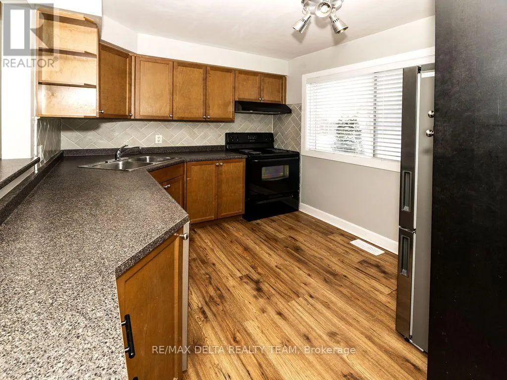 - - 3024 FAIRLEA CRESCENT