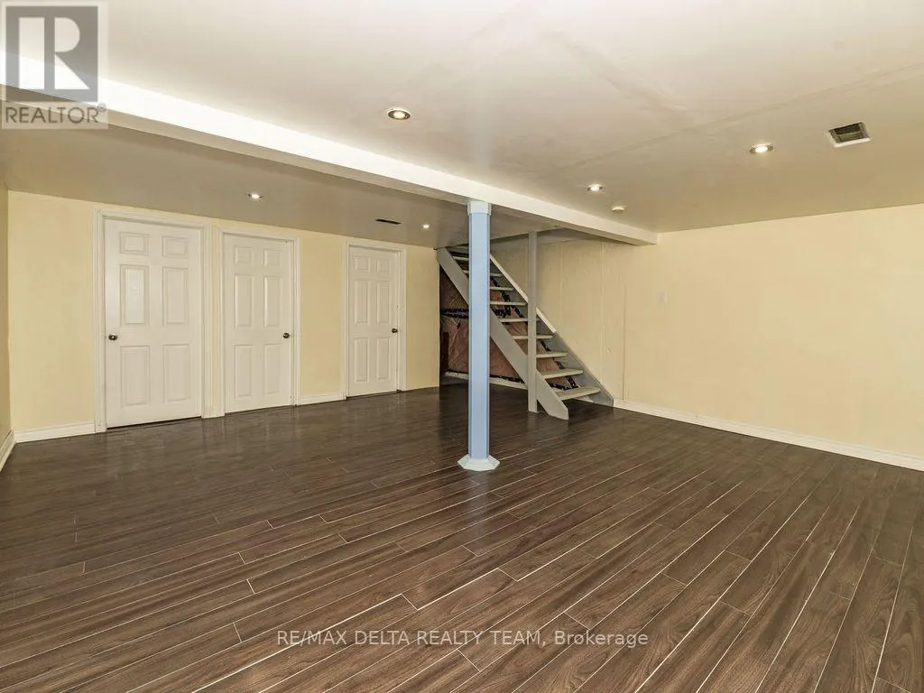 - - 3024 FAIRLEA CRESCENT