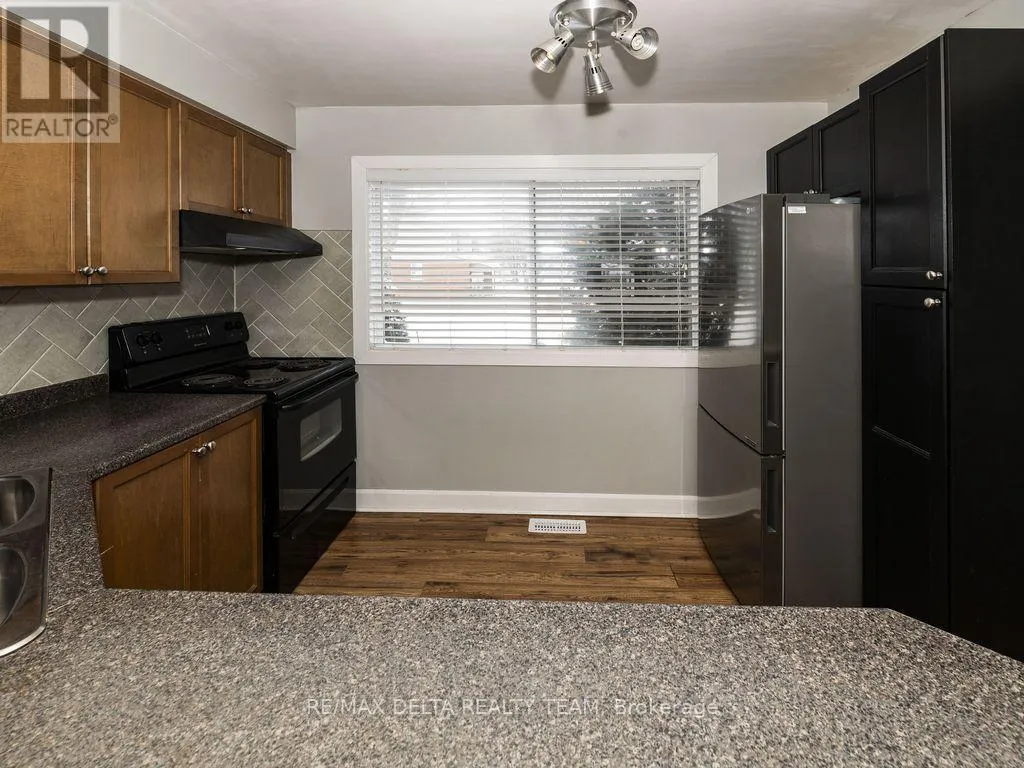 - - 3024 FAIRLEA CRESCENT