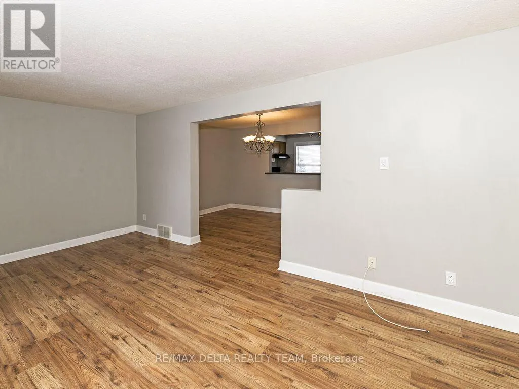 - - 3024 FAIRLEA CRESCENT