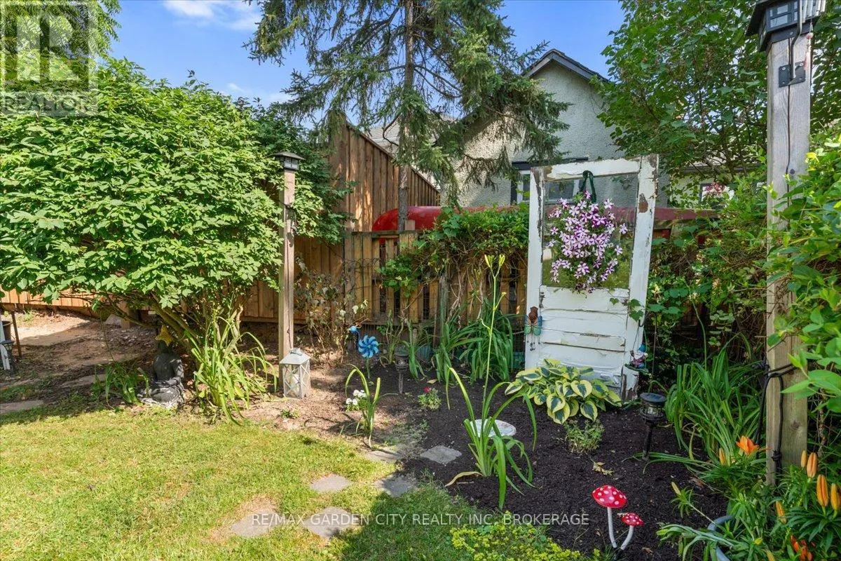22 CHAPLIN AVENUE