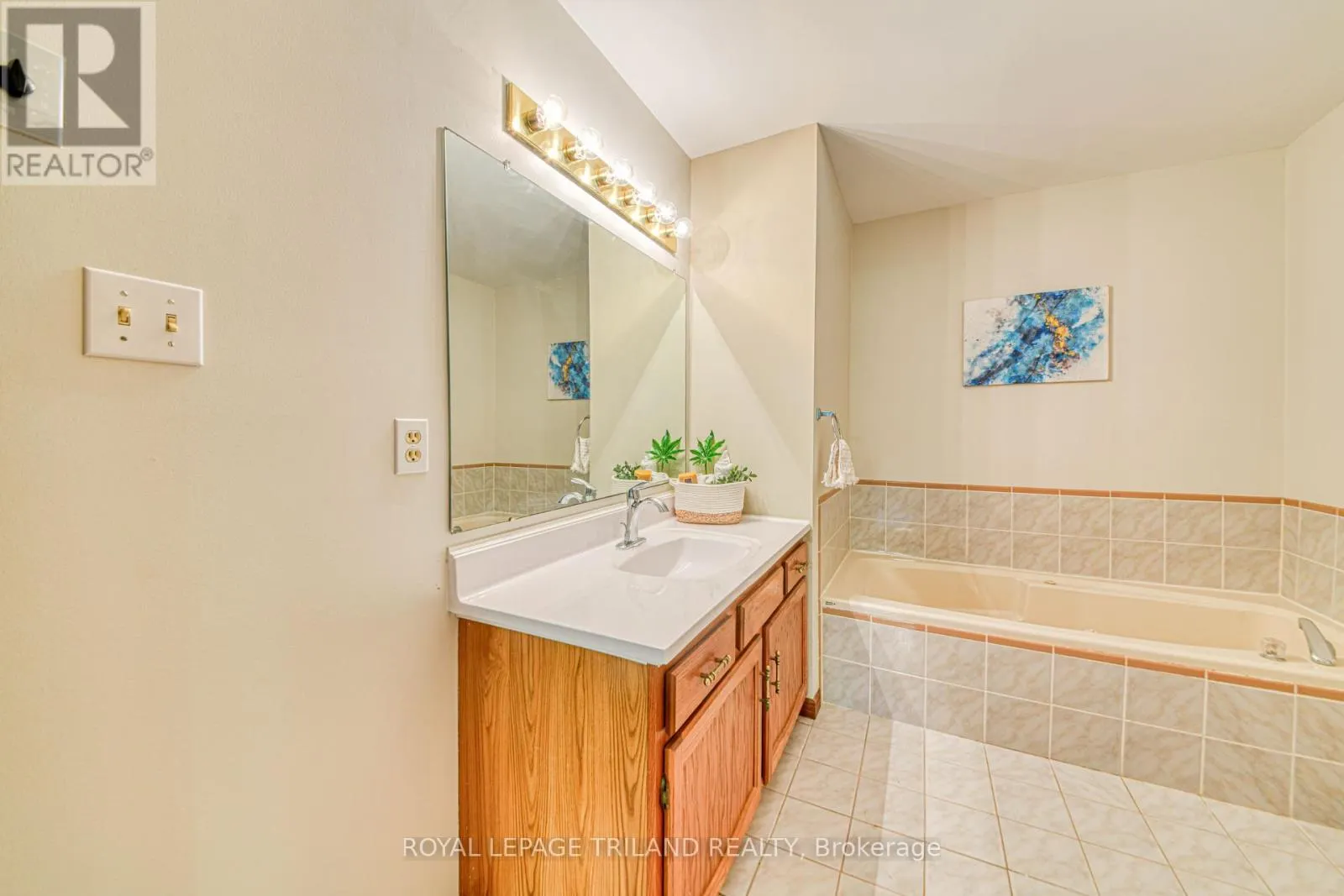 206 - 4 ALBERT STREET, #206