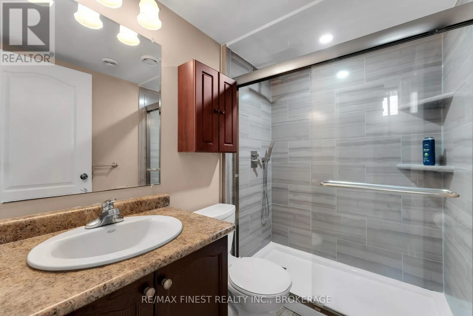 43 FOLLWELL CRESCENT